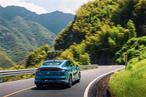打破一切焦虑,新一代智己LS6的“爆款”含金量