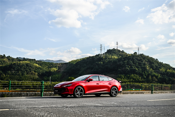 B级运动轿车新标杆来了，MG7 2025款智能登场，限时一口价11.29万元起