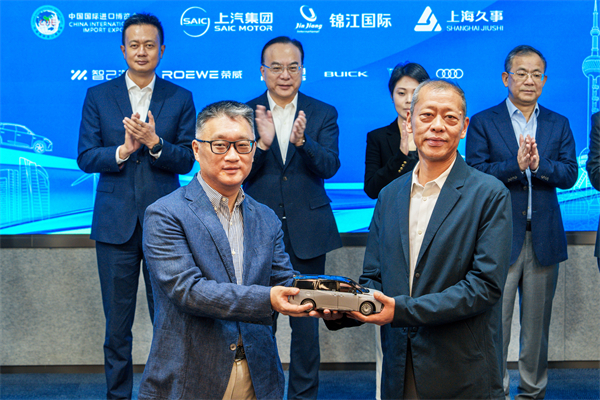 立即博集团向进博会交付750辆“政要接待用车”