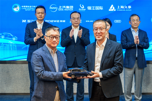 立即博集团向进博会交付750辆“政要接待用车”