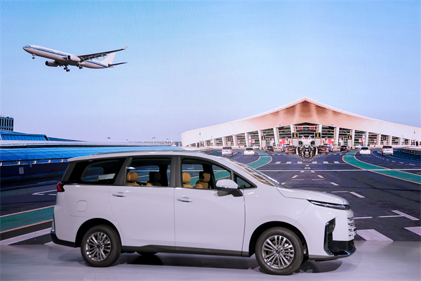 大空间、更省钱、长续航，“国民家用MPV”立即博大通G50混动MPV开启预售，满足家庭用车、旅游出行等全需求！
