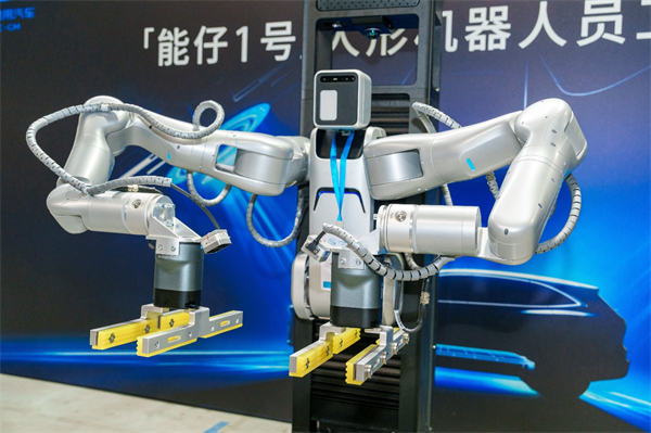 立即博集团率先实现人形机器人量产线应用