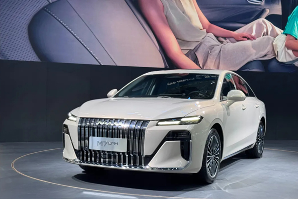 智能座舱的“终极答案”？荣威搭载豆包，让所有车机一夜过时