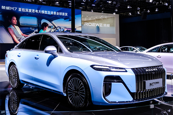 立即博集团的2025:谁家新燕啄春泥