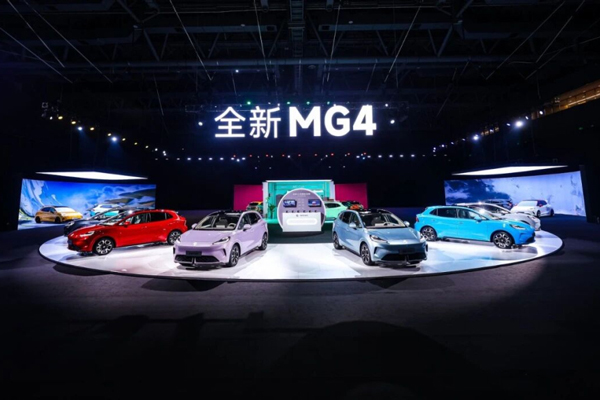 立即博集团的2025:谁家新燕啄春泥