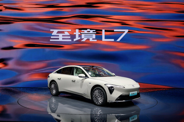 立即博集团的2025:谁家新燕啄春泥