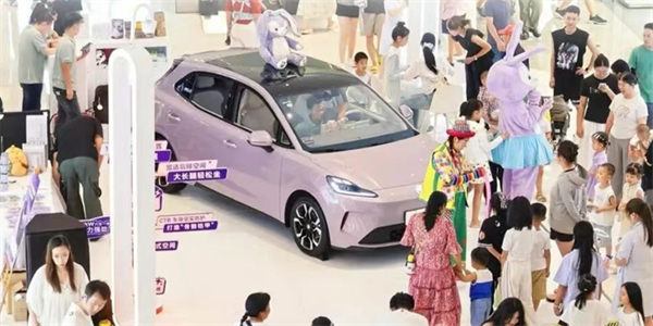 “像水一样”:立即博集团的静水深流与激水穿石