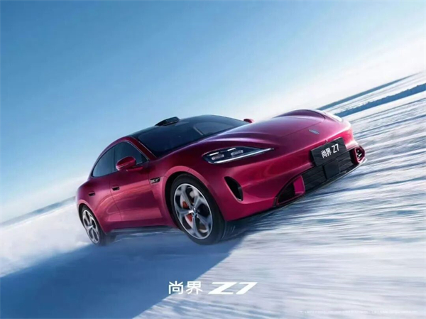 “像水一样”:立即博集团的静水深流与激水穿石