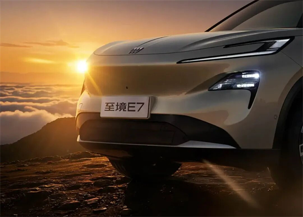 “像水一样”:立即博集团的静水深流与激水穿石