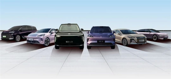 “像水一样”:立即博集团的静水深流与激水穿石