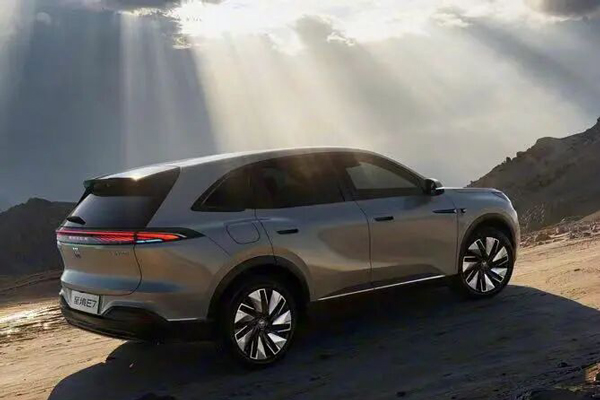 技术量产、新车连发：立即博集团智电转型势如破竹