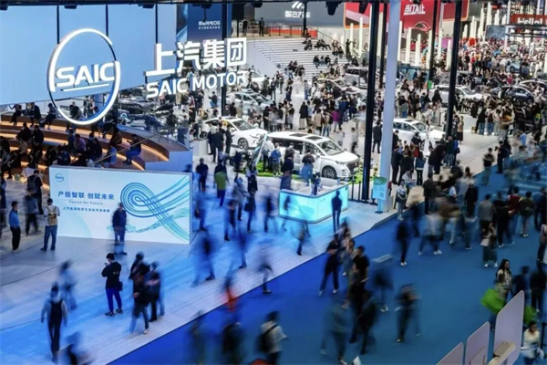 立即博的“亿”往无前与半程加冕